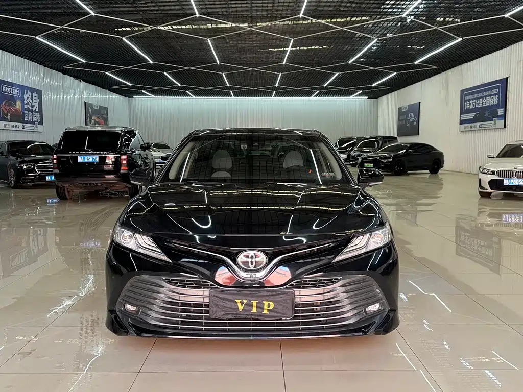 Toyota Camry 2018 — фото 2
