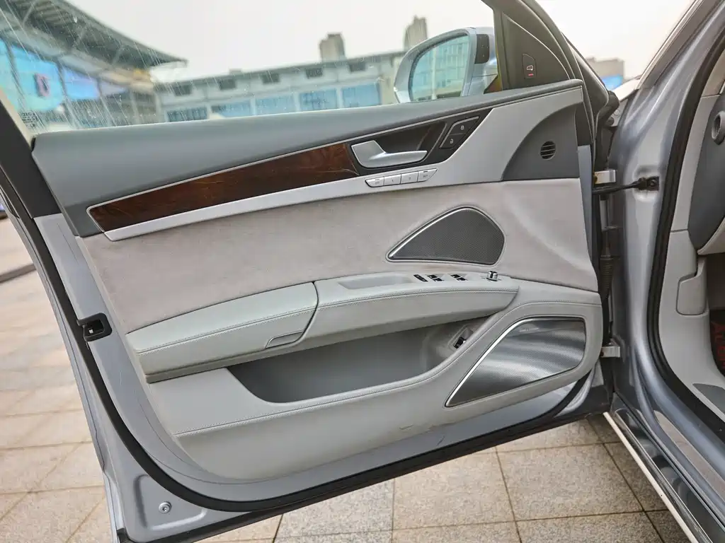Audi A8 2015 — фото 20