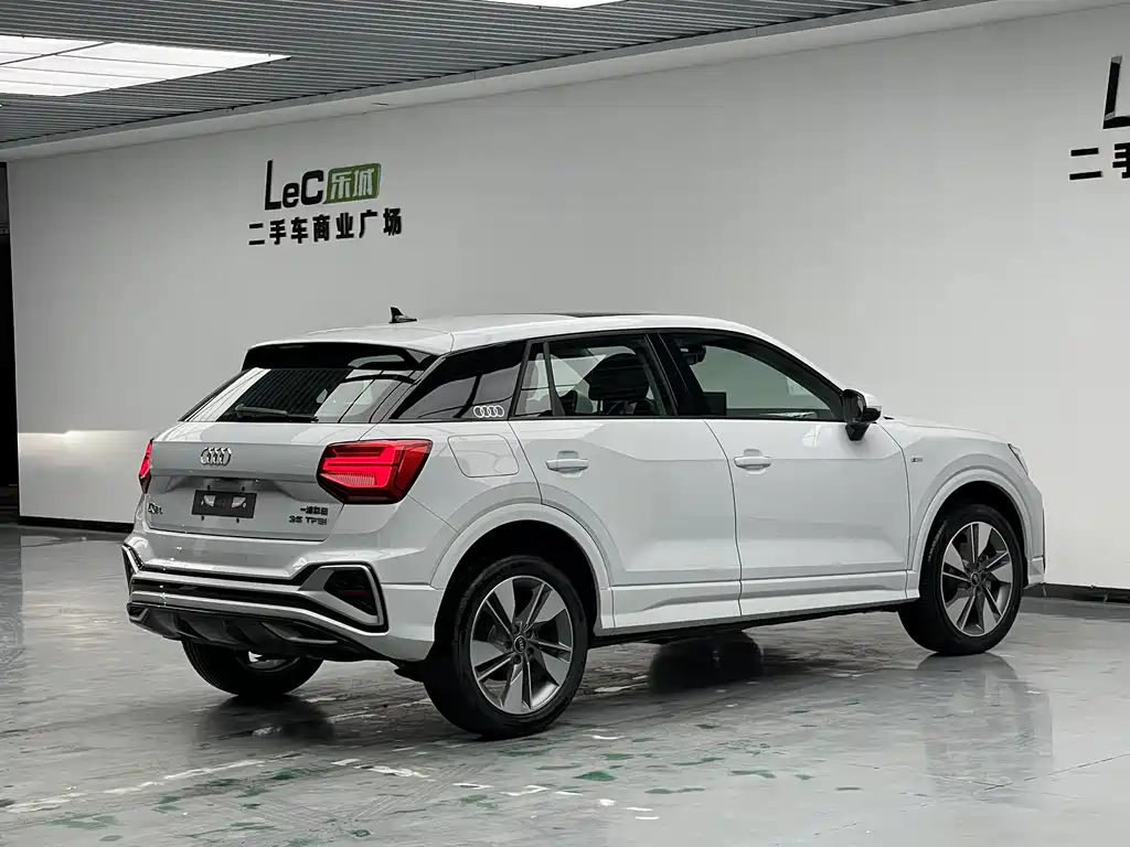 Audi Q2L 2026 — фото 4