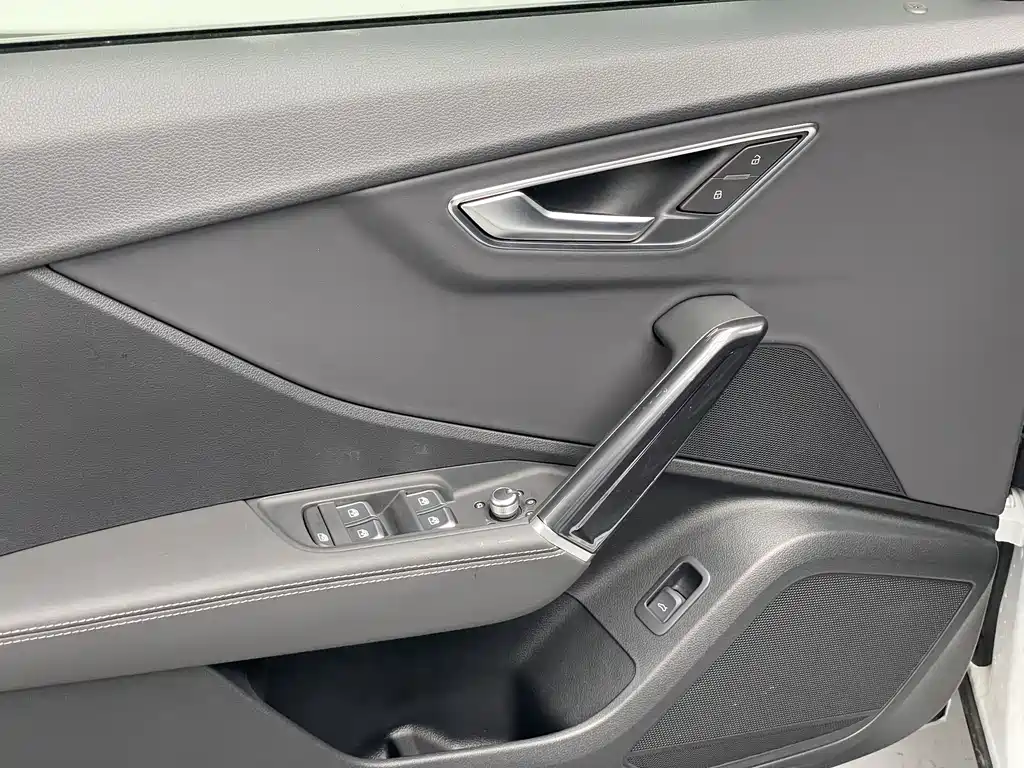 Audi Q2L 2026 — фото 11