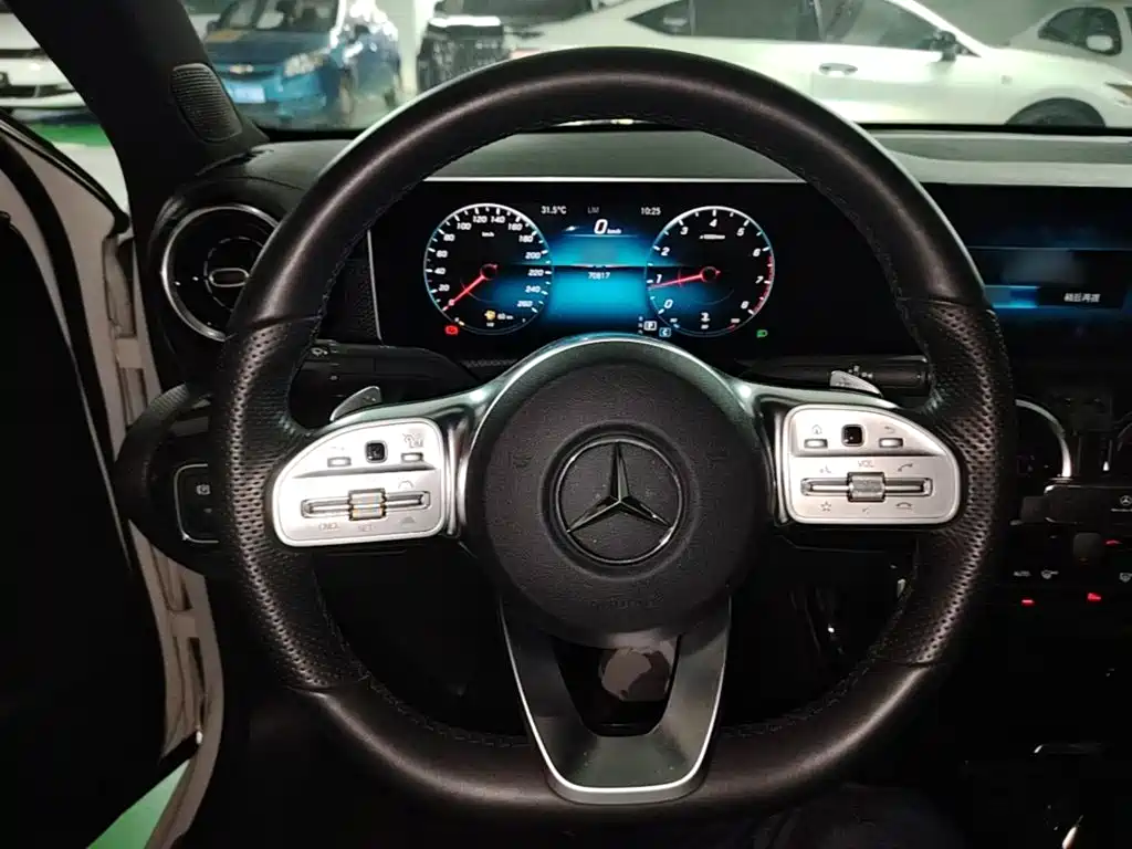 Mercedes-Benz A-Class 2019 — фото 11