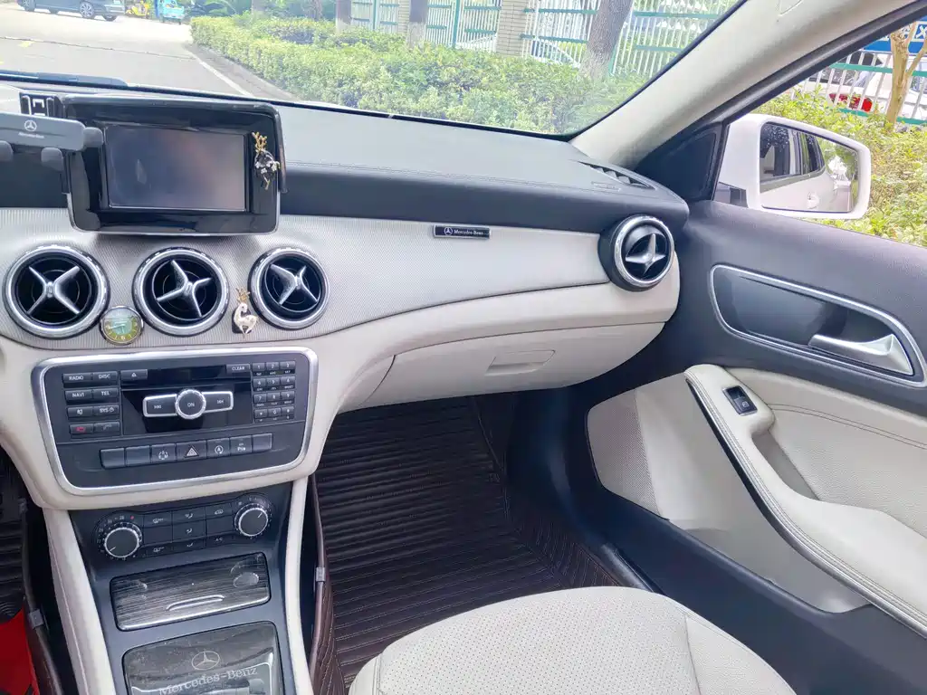 Mercedes-Benz GLA 2015 — фото 10