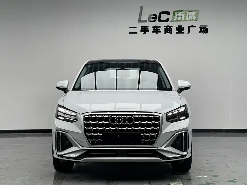 Audi Q2L 2026 — фото 2