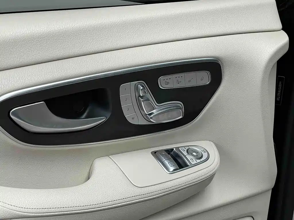 Mercedes-Benz V-Class 2022 — фото 23