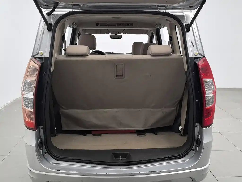 Wuling Hongguang 2015 — фото 16