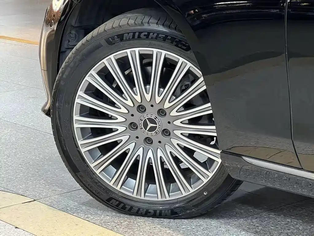 Mercedes-Benz E-Class 2022