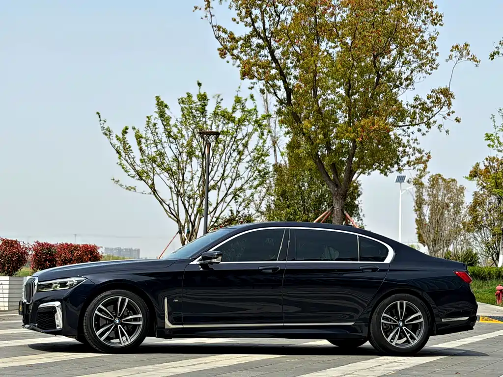 BMW 7 Series 2019 — фото 17