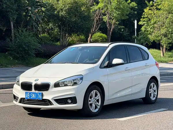 BMW 2 Series Station Wagon 2015