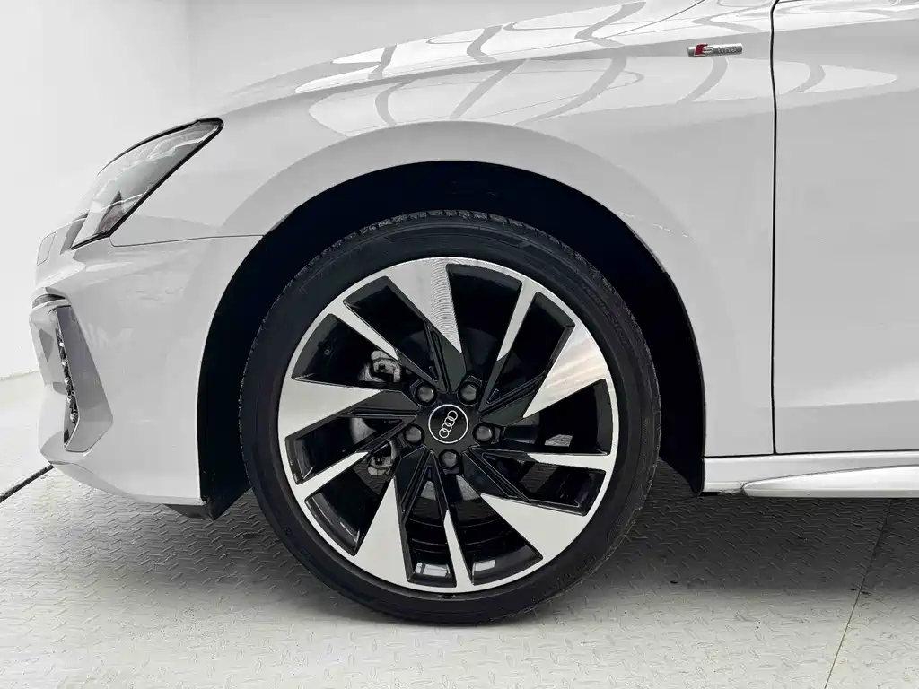 Audi A3 2023 — фото 2