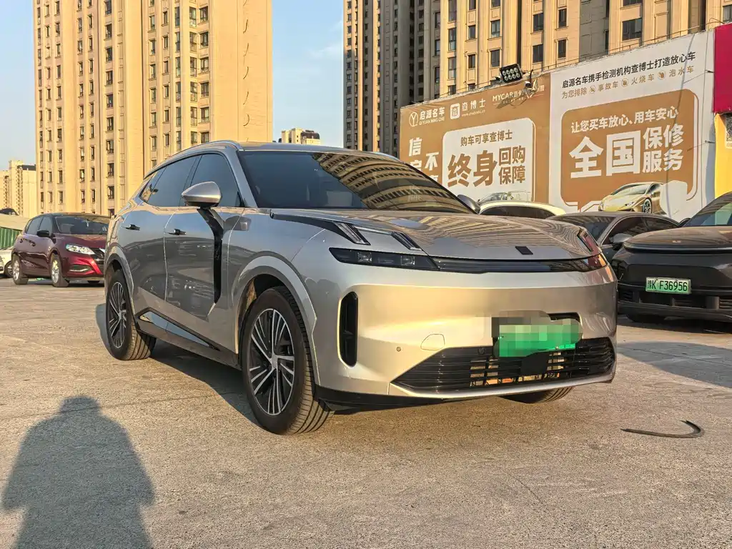 Lynk & Co 08 EM-P 2025 — фото 3