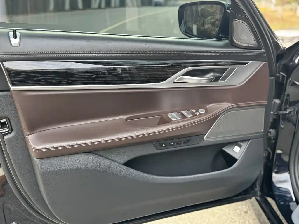 BMW 7 Series 2020 — фото 17