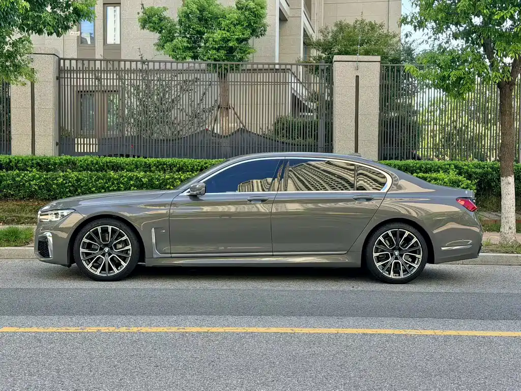 BMW 7 Series 2021 — фото 13