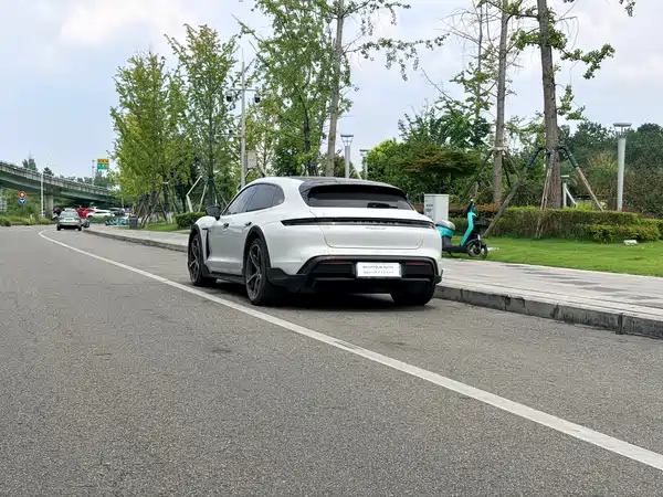 Porsche Taycan 2024