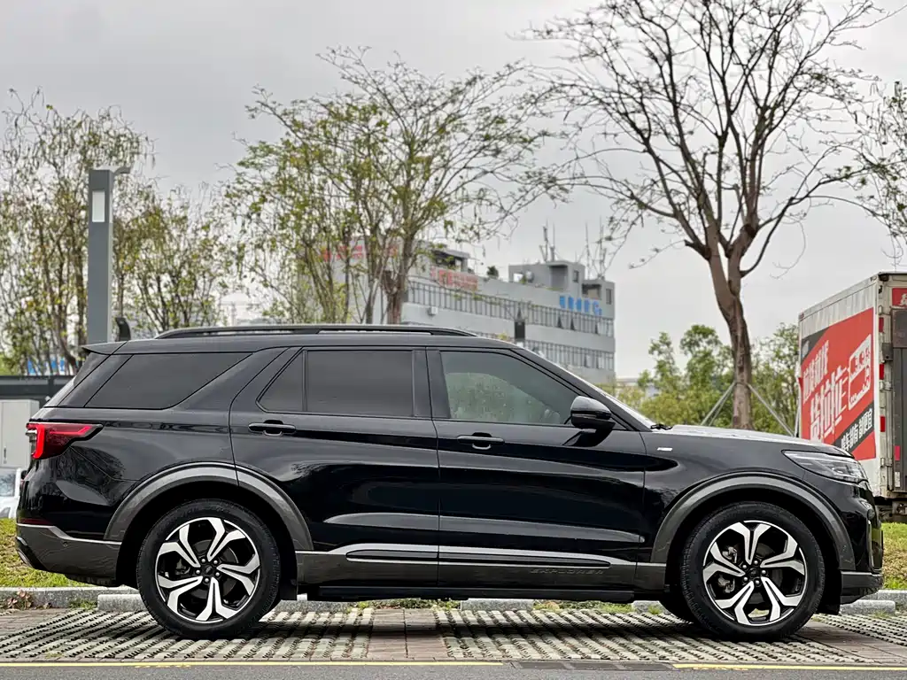 Ford Explorer 2022 — фото 6