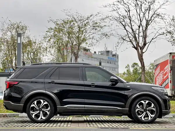 Ford Explorer 2023
