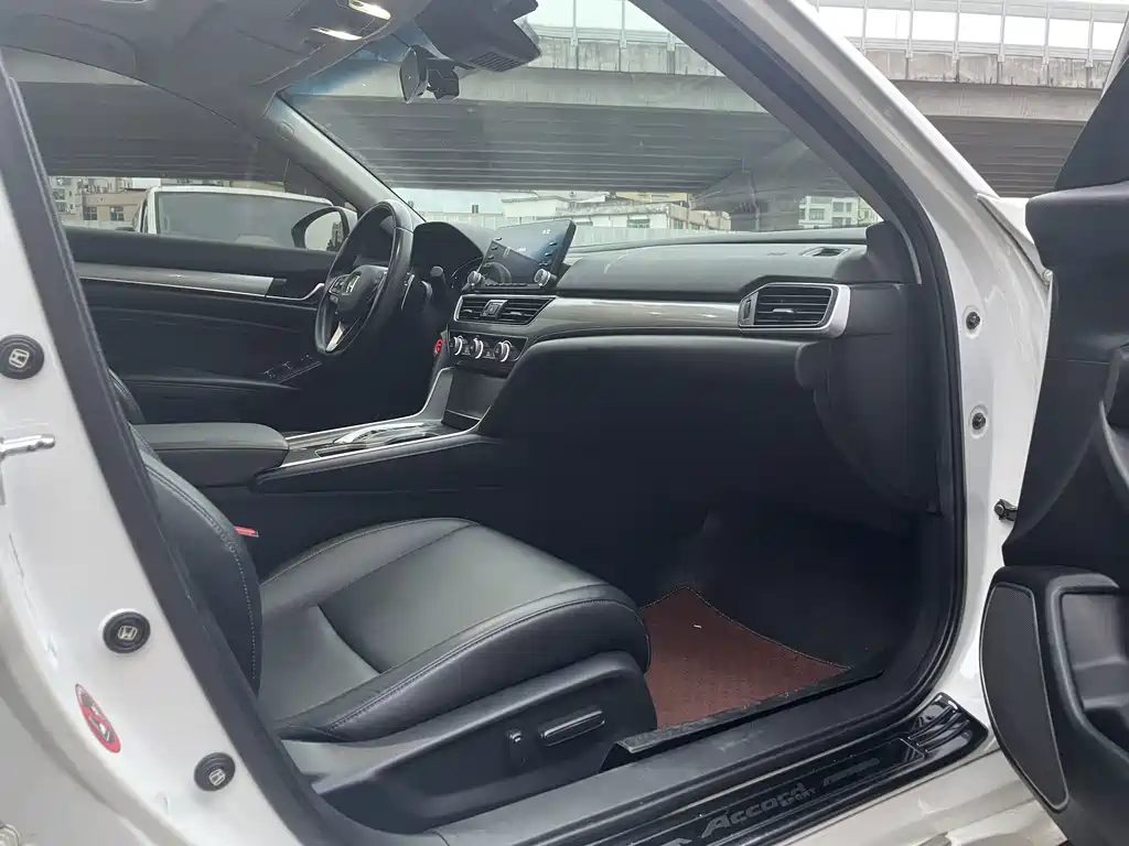 Honda Accord 2020 — фото 11