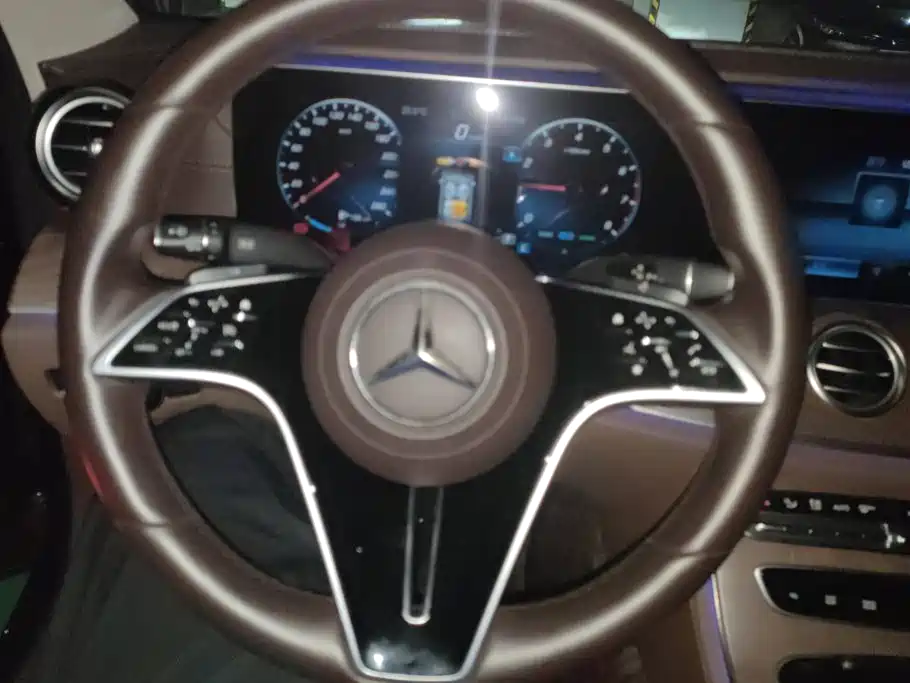 Mercedes-Benz E-Class 2020 — фото 15