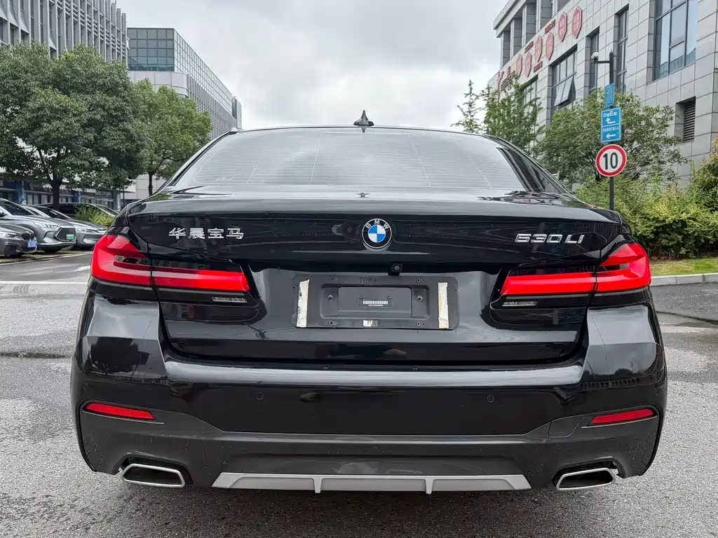 BMW 5 Series 2021 — фото 18
