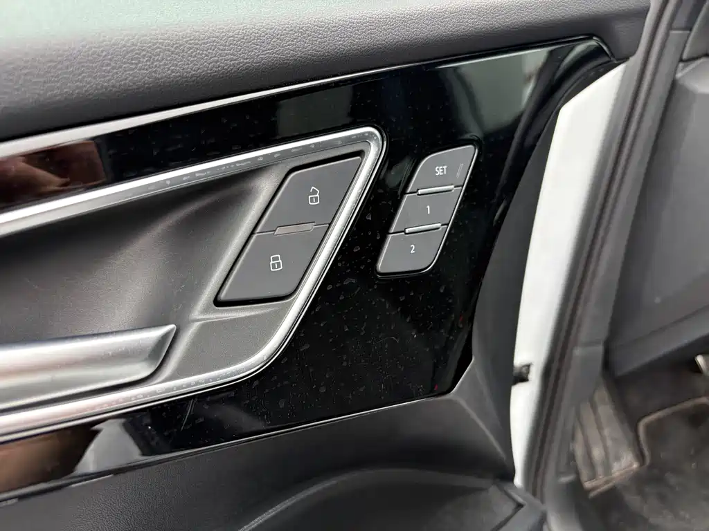 Audi Q4 e-tron 2025 — фото 13