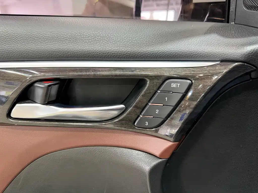 GAC Motor Trumpchi GS8 2017 — фото 15