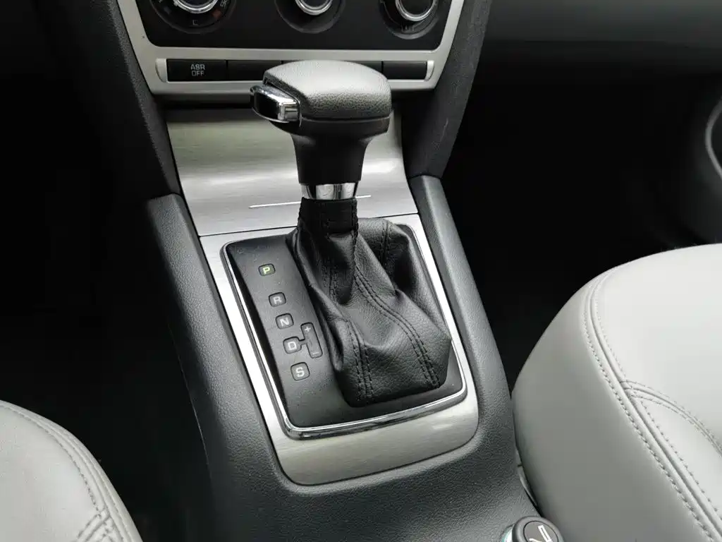 Skoda Octavia 2012 — фото 13