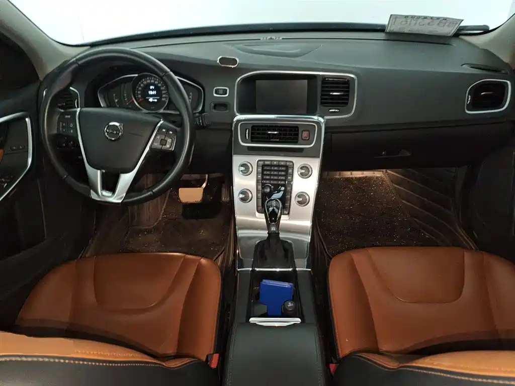 Volvo S60 2020 — фото 10