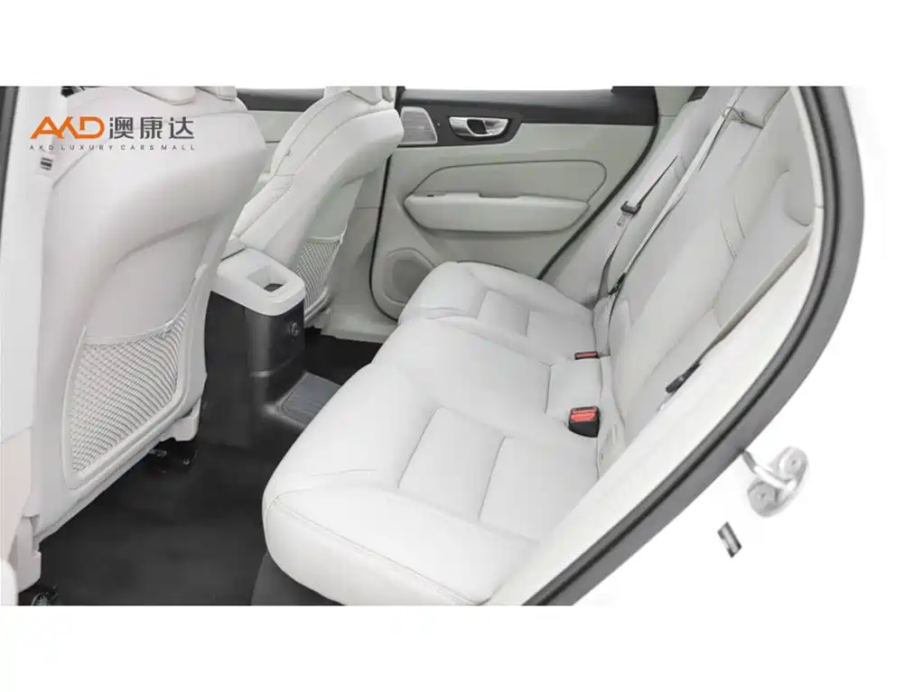 Volvo XC60 Plug-In Hybrid 2024 — фото 7