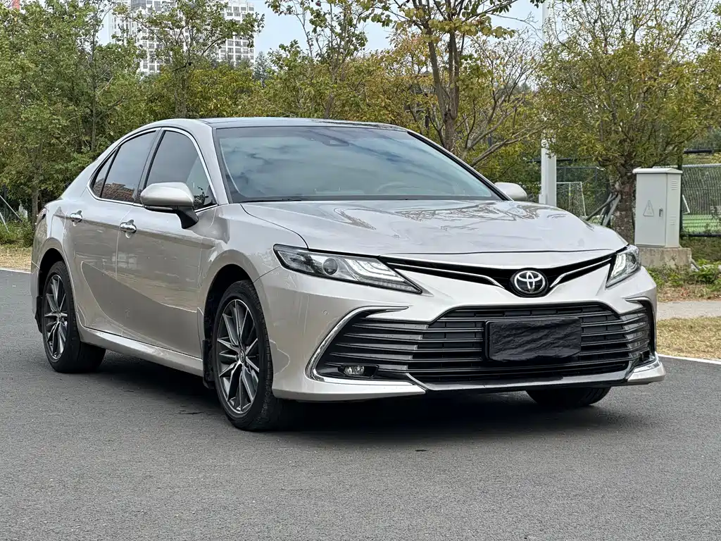 Toyota Camry 2023 — фото 3