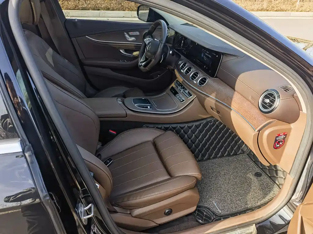 Mercedes-Benz E-Class 2022 — фото 8