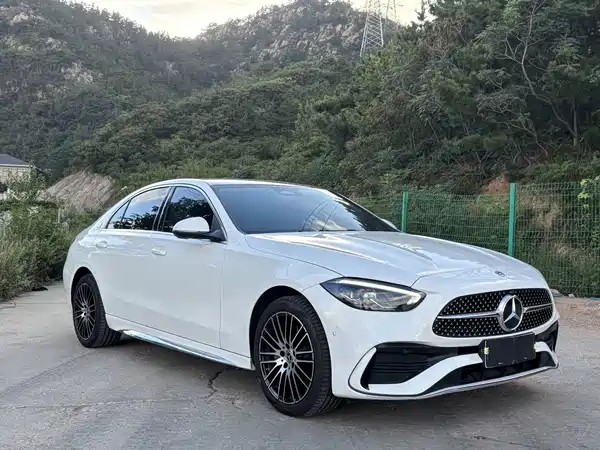 Mercedes-Benz C-Class 2024