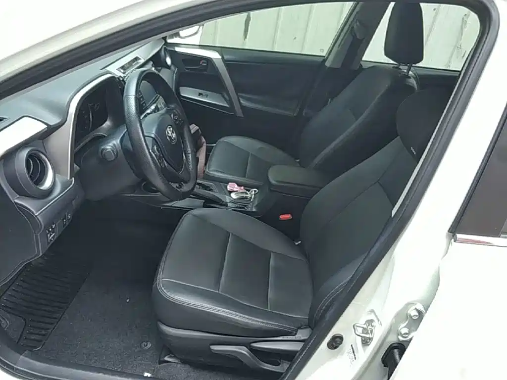 Toyota RAV4 2019 — фото 15