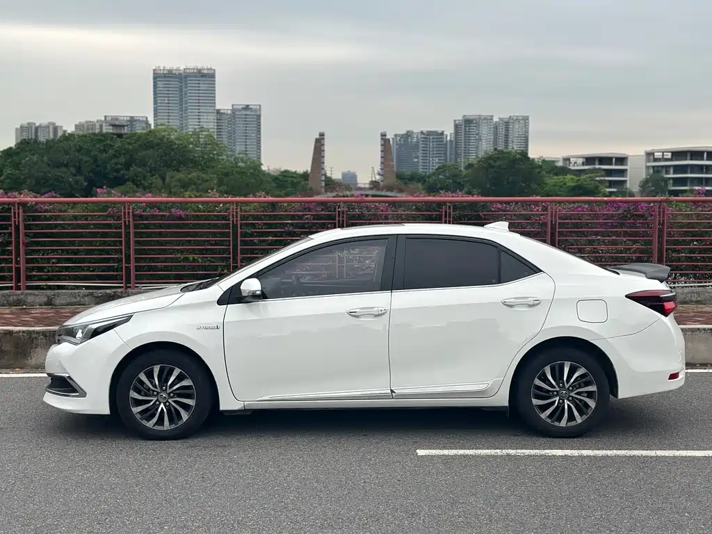 Toyota Corolla 2017 — фото 3