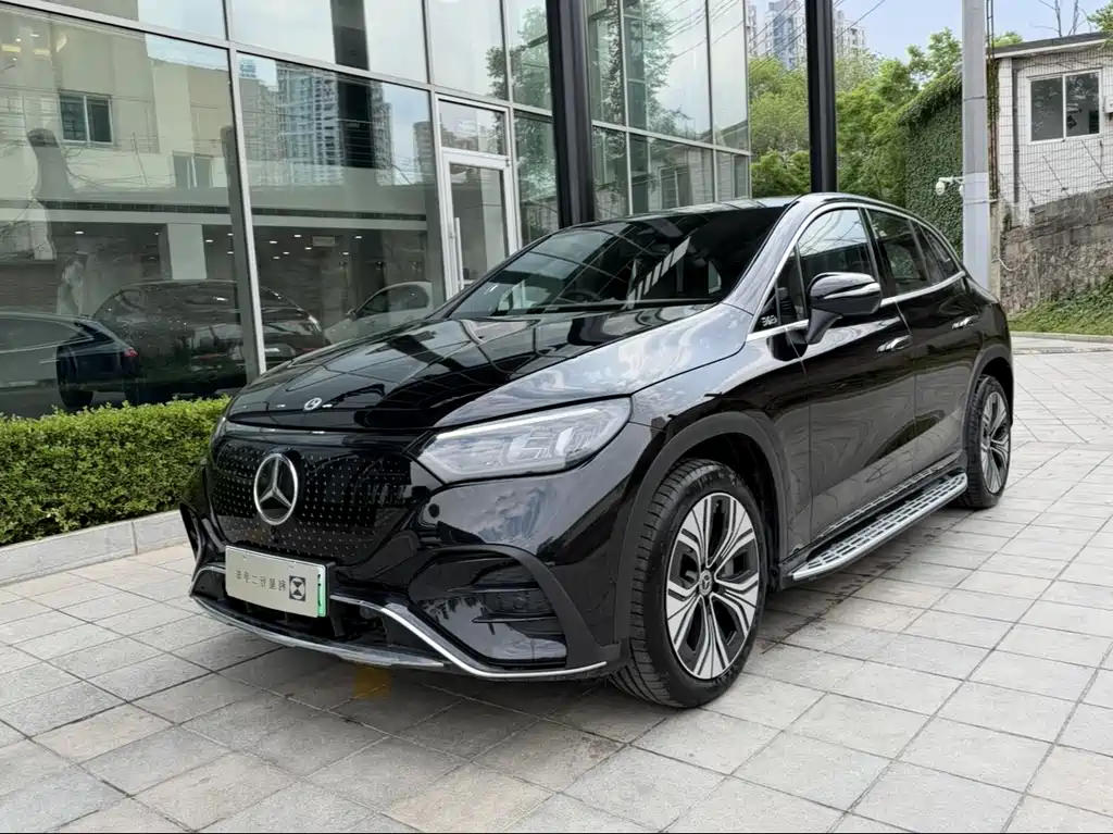 Mercedes-Benz EQE SUV 2025 — фото 1