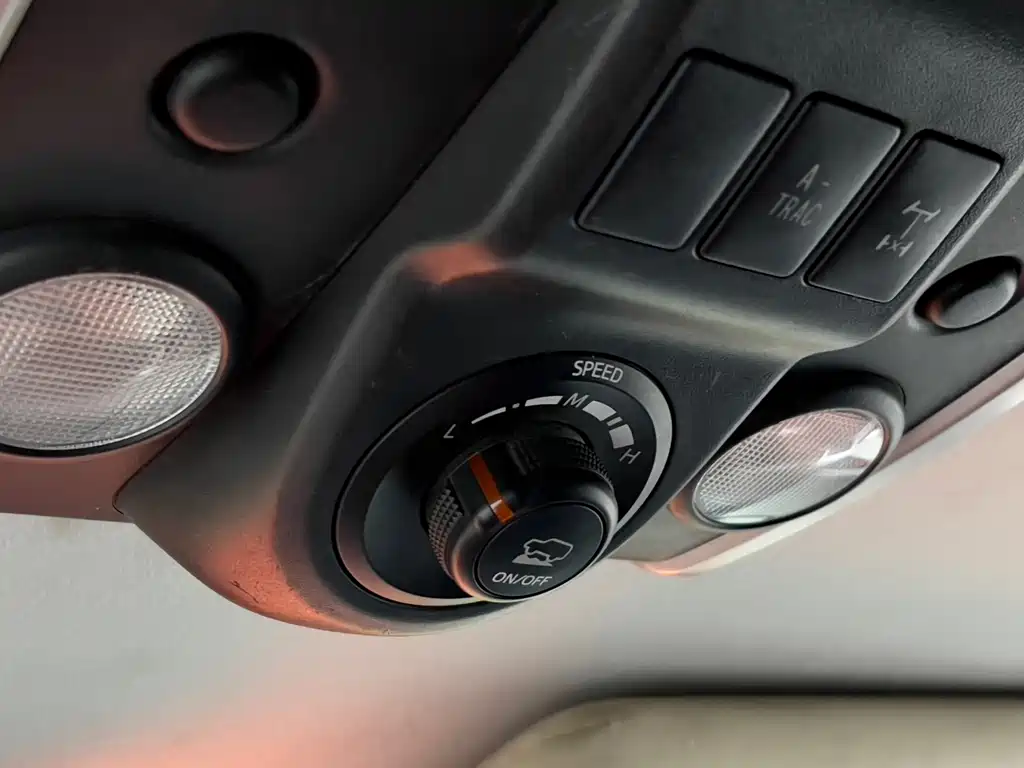 Toyota FJ Cruiser 2014 — фото 16