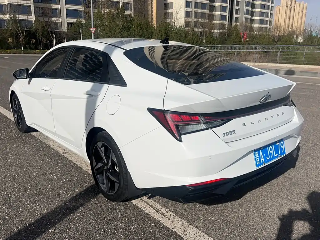 Hyundai Elantra 2022 — фото 9