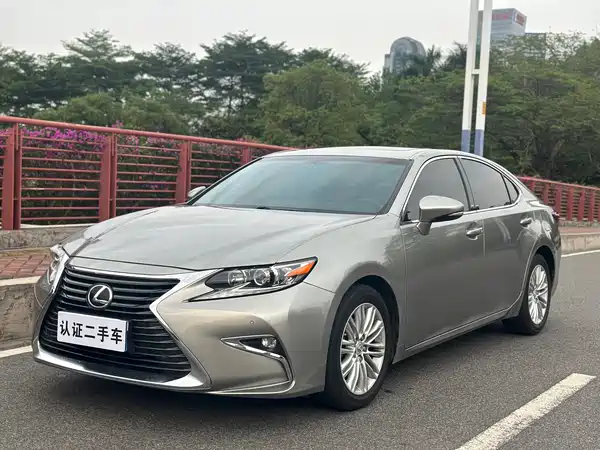Lexus ES 2015