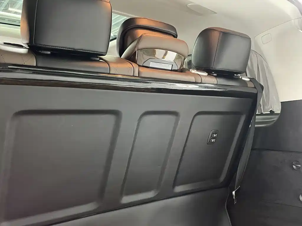 Mercedes-Benz V-Class 2021 — фото 13