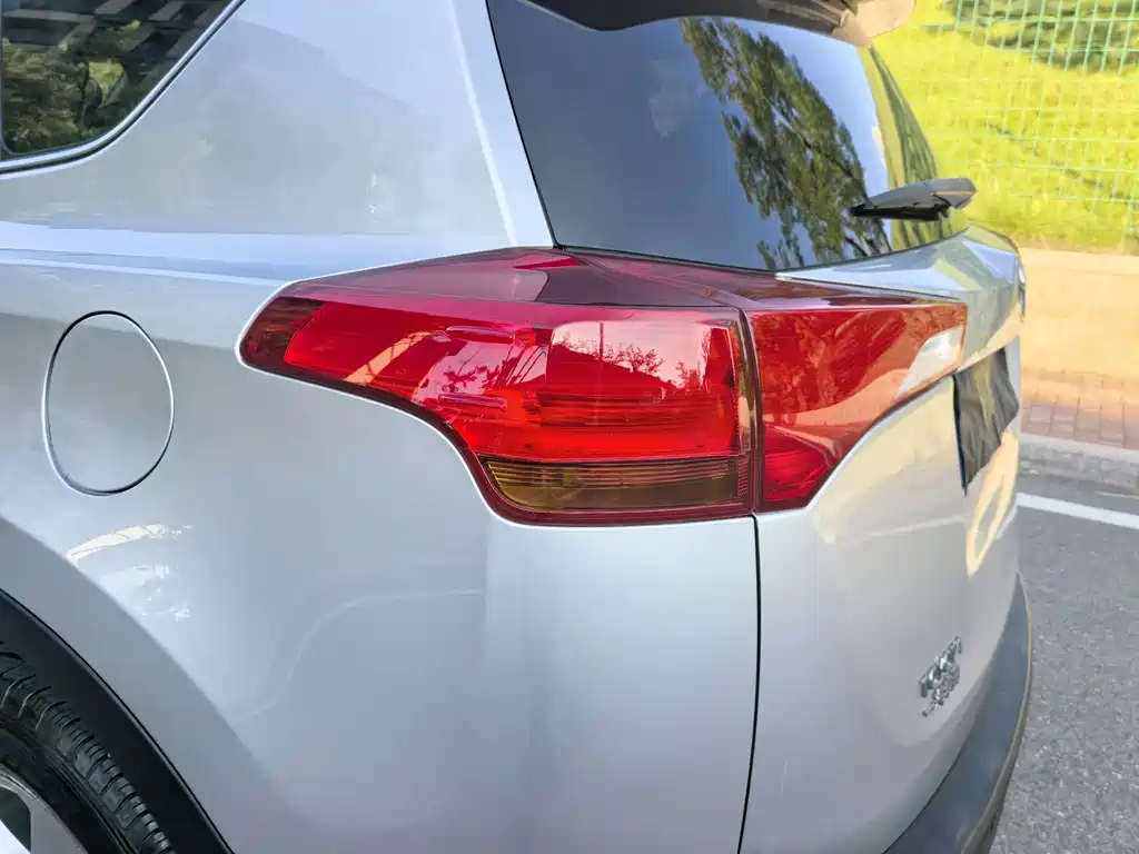 Toyota RAV4 2014 — фото 14
