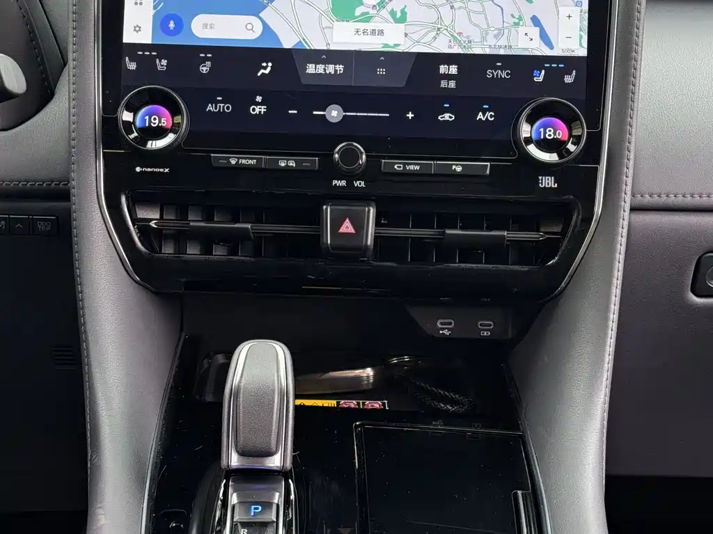 Toyota Alphard 2024 — фото 11