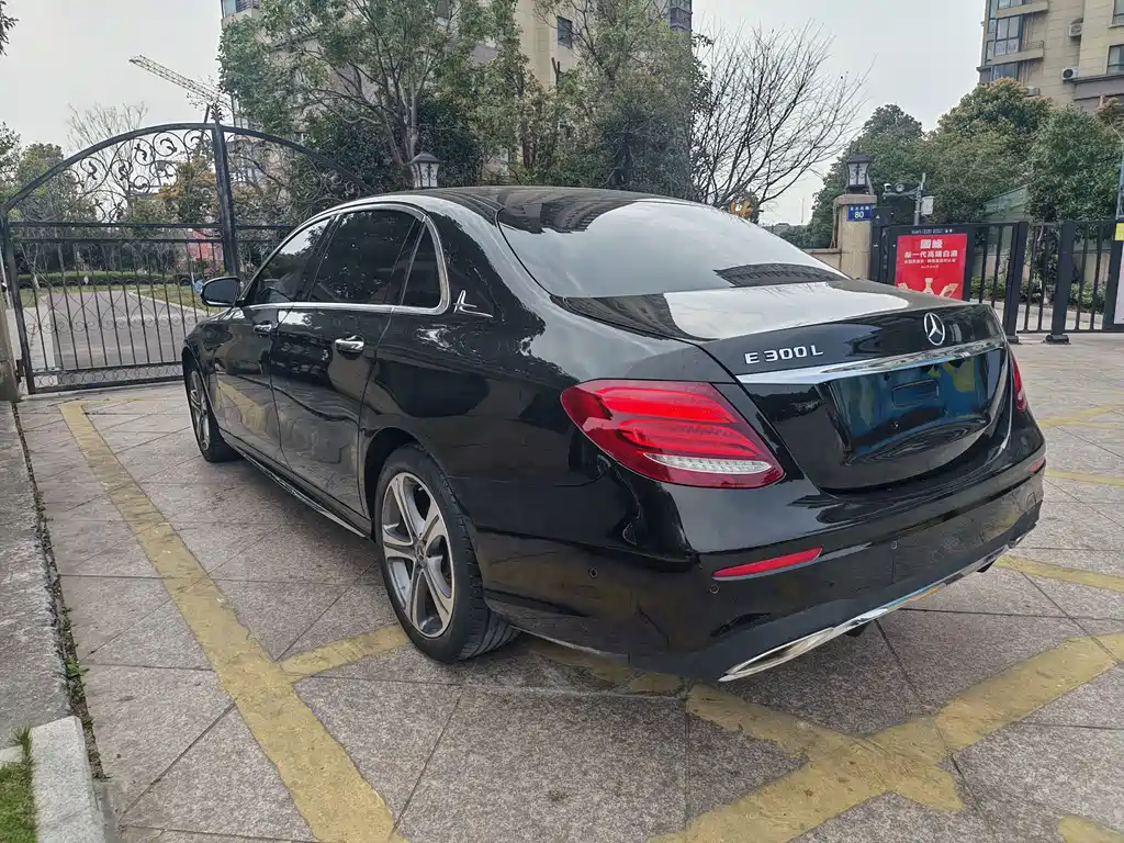 Mercedes-Benz E-Class 2020 — фото 11