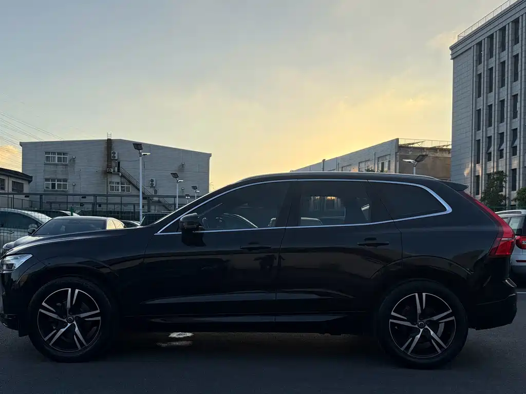 Volvo XC60 2019 — фото 16