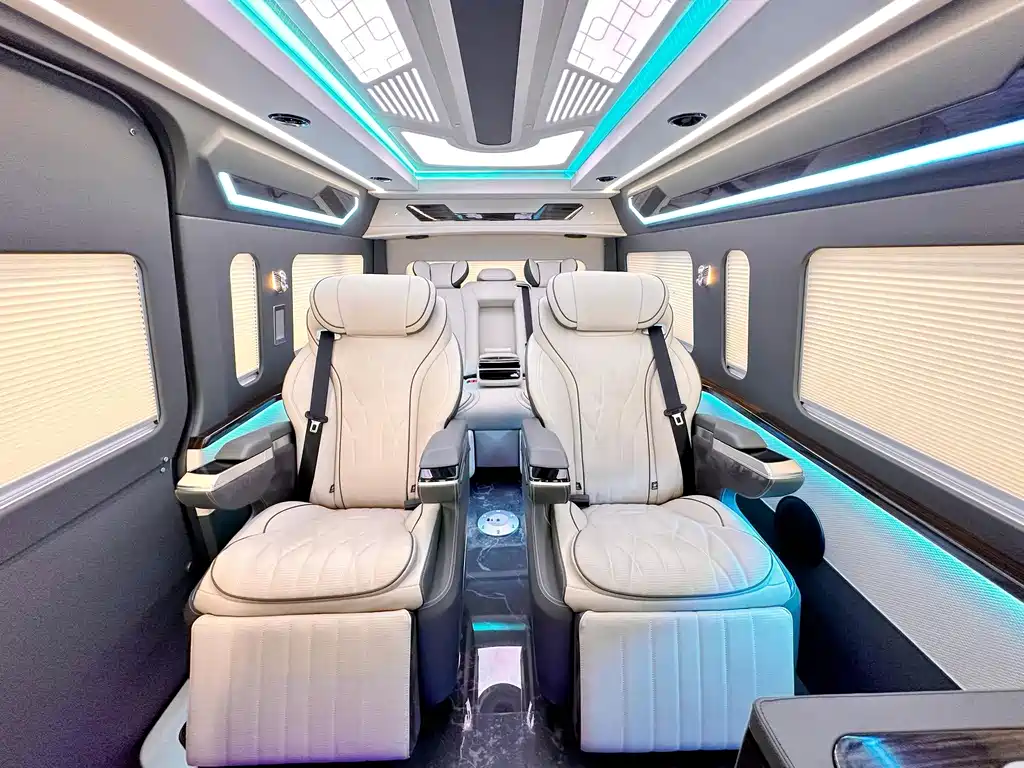 Toyota Hiace 2025 — фото 15