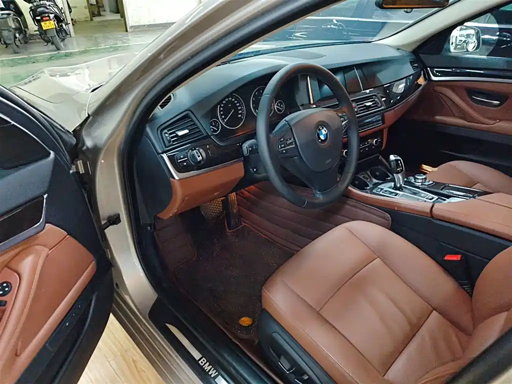 BMW 5 Series 2015 — фото 12