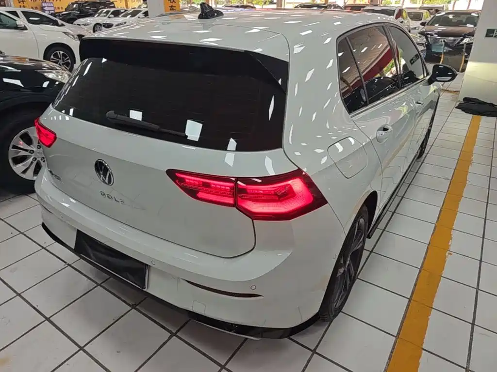 Volkswagen Golf 2024
