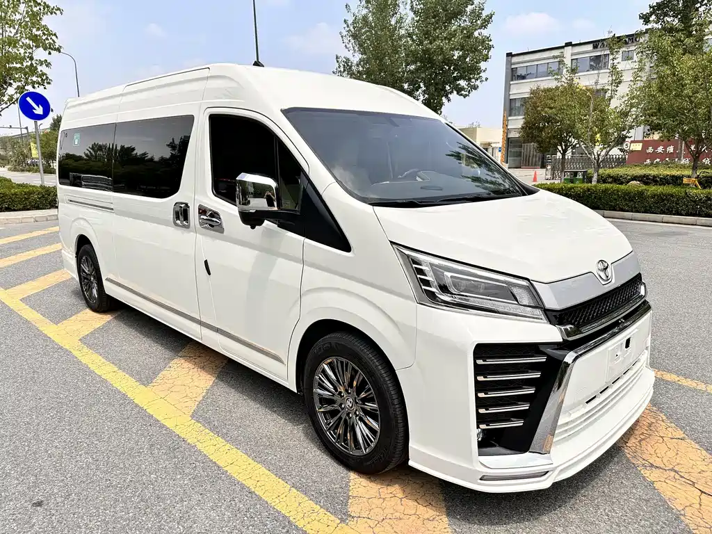 Toyota Hiace 2025 — фото 34