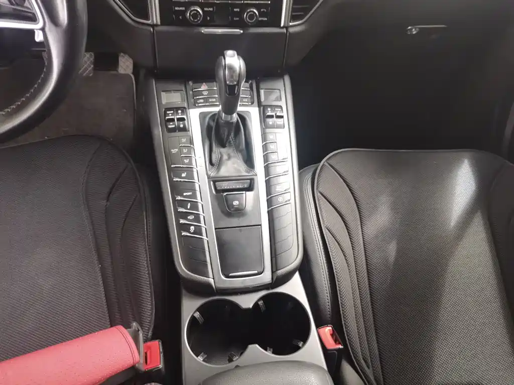 Porsche Macan 2015 — фото 15