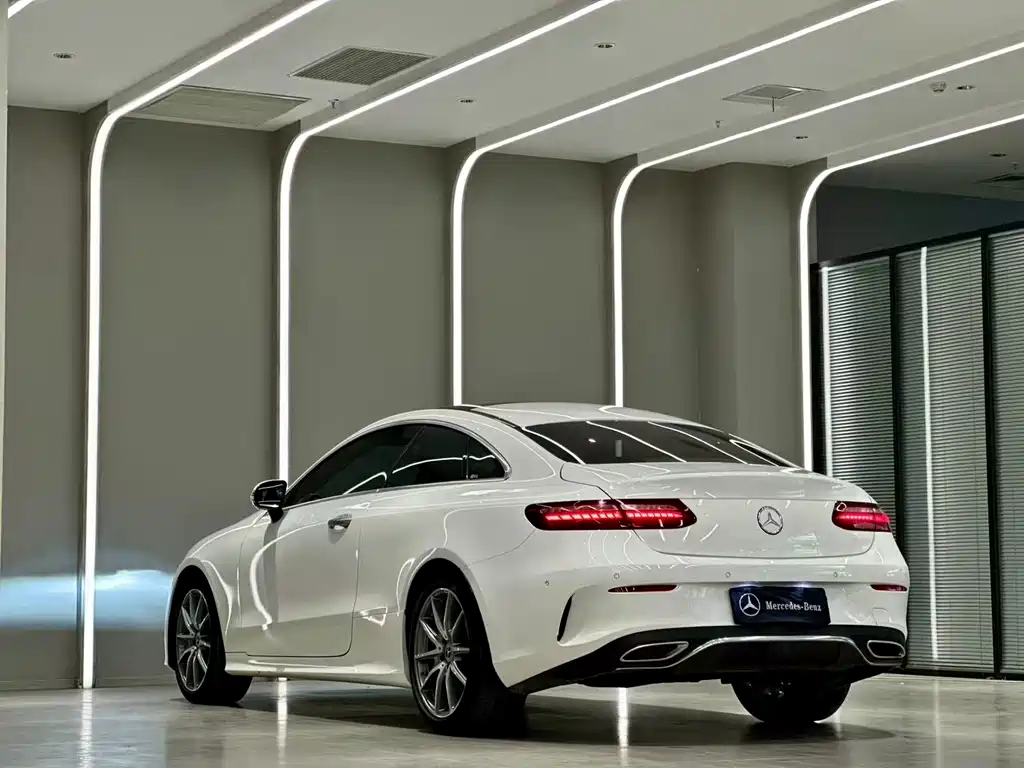 Mercedes-Benz E-Class 2022 — фото 9