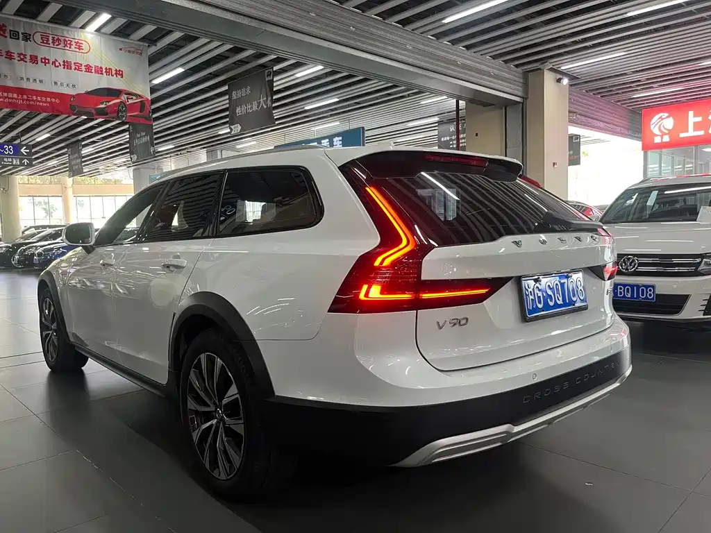 Volvo V90 2023 — фото 9