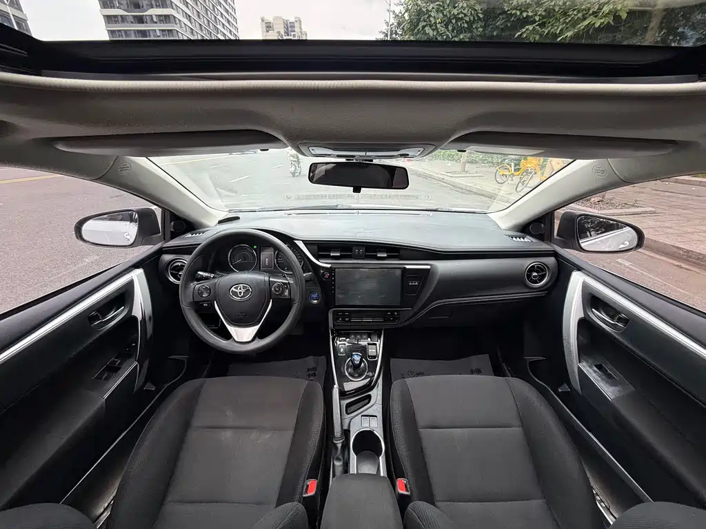 Toyota Corolla 2018 — фото 12