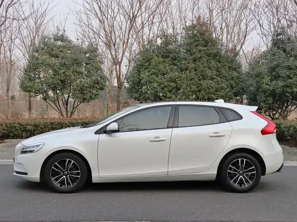 Volvo V40 2018